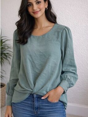 Vince Camuto Women’s light Sage Green Long-Sleeve Twist Front Top